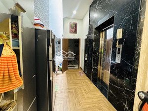 gấp- nhà mặt tiền 4 tầng đẹp mới ở vs kd ngay hoàng diệu 2 - thang máy riêng
