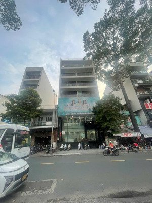 tòa nhà mặt tiền trần bình trọng, p4, q5. 10mx20m. hầm, 7 tầng. hđ thuê 330tr/th.