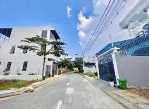 lô đất siêu đẹp ngay mặt đường nguyễn hữu trí, bình chánh giá 1 tỷ 8 rớp rẻn liên hệ: 