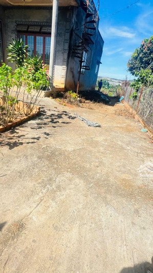 cần bán đất có căn nhà, khu đất 4 mặt tiền tại thị trấn nam ban-lâm hà-lâm đồng-gần đèo tà nung
