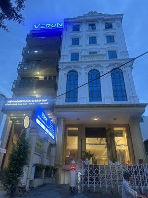 mặt tiền quốc hương, p thảo điền q2, dt: 12m x 30,5m, hầm 7 tầng, cho thuê 350tr/tháng, gía 90 tỷ