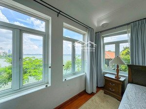 cho thuê nhà riêng 5 phòng ngủ, view hồ, sân vườn rộng tại tây hồ