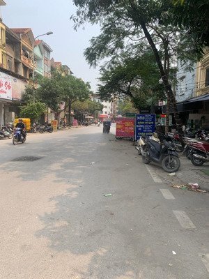 chủ cần bán gấp nhà đẹp 5 tầng đẹp giữa trung tâm thái hà quận đống đa để phân chia tài sản