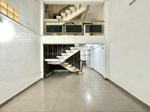 nhà ngon lê văn sỹ sát ô tô- 49m2 4 tầng btct chỉ 7.6 tỷ