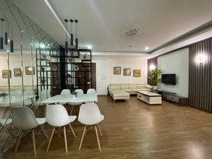 cho thuê căn hộ cao cấp: 1 phòng khách + 3 phòng ngủ full nội thất nhập khẩu ngoại giao đoàn