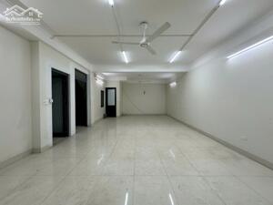 Cho thuê văn phòng tại Vạn Phúc - Hà Đông, DT 100m2 giá rẻ, ô tô đỗ cửa