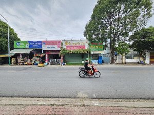 nhà mặt tiền 932m ngang 11m kinh doanh tốt thu 50tr tháng gần chợ dĩ an 1 và bigc go