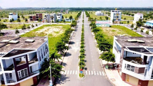 ngộp bank! cc cần ra gấp lô d2d long thành ngay trục chính d4 184m2 giá chốt 2tỷ950tr - shr có sẵn