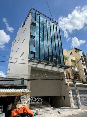 tòa nhà văn phòng hầm, 5 tầng vừa hoàn thiện gần chợ tân quy q7