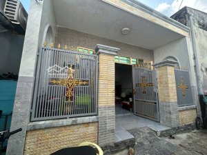 bán nhanh nhà cấp 4, gần chợ p6, đ. lê thị hồng gấm, p6, mỹ tho, 68,7m2/1.42 tỷ, sổ riêng, full thổ