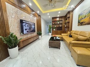 nhà mới trần cung dt gần 40m2 xây 7t thang máy sổ đỏ quanh 9 - 10 tỷ mặt ngõ gần phố gần cầu giấy