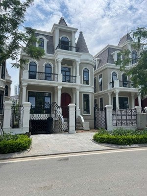 bán gấp liền kề 140m xây dựng lớn trung tâm kđt ciputra tây hồ giá chỉ 365tr/m cả xây dựng