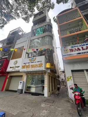 chính chủ cần bán nhà mặt tiền đường trần hưng đạo p. cầu kho quận 1. dt 65m2 giá 56 tỷ. nhà đẹp