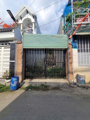 2.6 tỷ, 4x18m, đường thông 6m, ra bigc go 1km, về metro suối tiên 5km