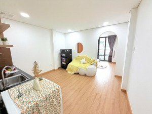 trống lại căn hộ 1pn ban công full nt trung tâm quận 3