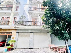 cho thuê nhà phố nguyên căn nằm trong dự án green square