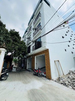 bán nhà 35m2 giá 4tỷ550tr xây mới 5 tầng sổ đỏ chuẩn thiết kế đẹp ,không lỗi phong thủy ,chợ trường