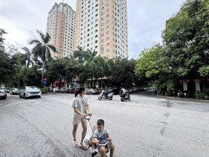 75m -- lk kđt xala -- chân chung cư -- kinh doanh -- giá quá thơm
