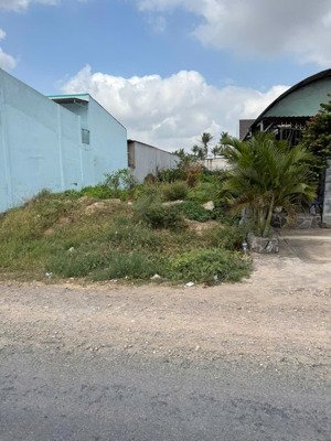 cần bán nhanh lô đất vị trí đẹp ngay chợ cần giuộc, long an, 120m², 450 triệu, shr, đất thổ cư