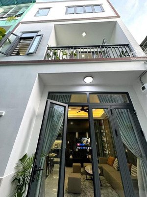 nhà 3 tầng full nội thất kiệt hùng vương, vị trí gần các trung tâm thương mại như chợ cồn