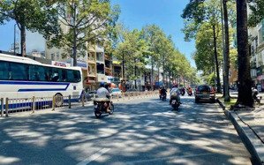 dt 10x24m, mt ngay trần hưng đạo, gần bến thành, hđt 259,33 triệu/th