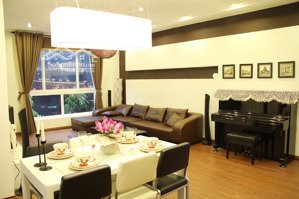 cho thuê cc vườn đào, 3pn, 24 triệu, 170m2, nội thất full đẹp lh 