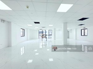 chính chủ cho thuê văn phòng như ảnh, 3 mặt thoáng, đủ pccc, tại đầu triều khúc, thanh xuân 2xtr/th