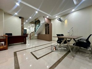 tầng trệt 5x24m sẵn nội thất ở vạn phúc, gần trường học, có thang máy, máy lạnh, hầm xe. giá 12 tr
