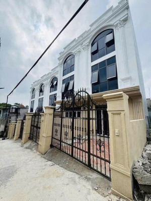 dt 75m2 nhà xây 3 tầng, ô tô đỗ gần, có sân cổng riêng, chương mỹ giáp biên giang, giá 3,5 tỷ