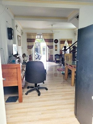 bán nhanh nhà xây ở kiên cố 6x20m đúc 2 lầu, xe ô tô vào nhà