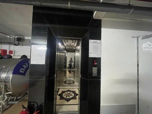 toà nhà chdv mới đẹp hầm và 4 tầng mặt đường lê thị chợ quận 7. có 22p + mbkd. 21 tỷ