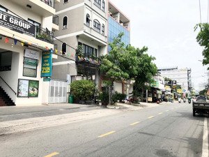 góc cho thuê nhà mặt tiền 108m2 tiện lợi tại quận 7
