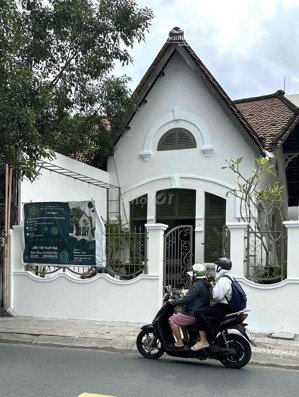 cho thuê villa phong cách indocine, mt đường trần quốc toản q3, ngang 7 x 19 m dài