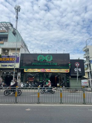 siêu phẩm! bán nhà góc 2 mặt tiền nguyễn xí - dt: 5.7 x 21m - nhà cấp 4 - hđt: 60 triệu. giá 23 tỷ
