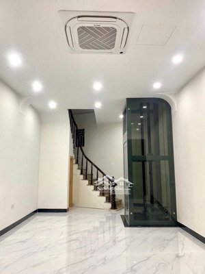 mặt phố trường chinh - ngã tư sở. thang máy, lô góc nhà 3 mặt thoáng. view đẹp vừa ở vừa kinh doanh