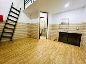 phòng trọ duplex có máy lạnh - gác cao - ở được 3,4 người - bình trưng đông - quận 2
