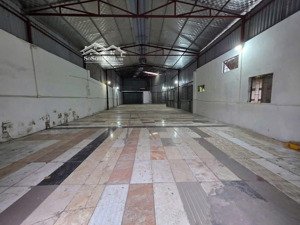 cho thuê 250m2 giá 18 tr/th, bát khối, phù hợp làm kho xưởng, hàng ăn, pia, chuyển phát nhanh