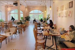 mặt phố nguyễn khang - 1 mặt phố 2 mặt ngõ - 2 vỉa hè - sổ vuông