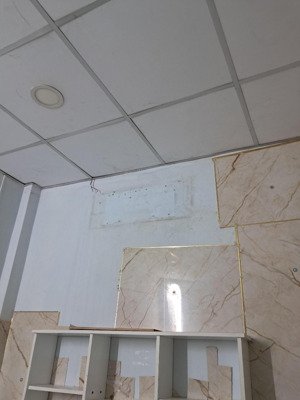 nhà nhỏ tiện ít người ở. trong hẻm