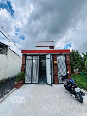 chủ gởi nhà 2 lầu mới 100%dt5x28m giá 3ty750tr/sổ hoàn công.đường mai thị buội,lh xem nhà