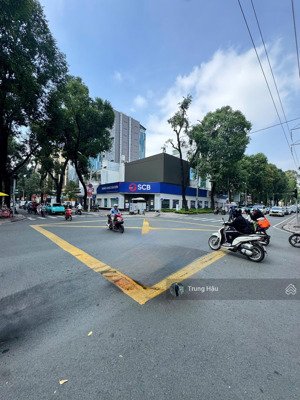 góc 2 mt - phạm ngọc thạch và điện biên phủ q.3 - dt 20x33m - cn 550m2 - hđt 800 triệu - giá 200 tỷ