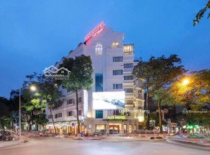chuyển nhượng khách sạn vị trí đắc địa, trung tâm quận ba đình. lô góc mặt phố quán thánh siêu vip