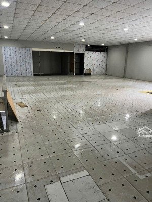 cho thuê xưởng 45tr dtsd: 700m mt lê thị riêng q12. xe container