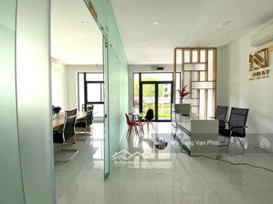 cho thuê tầng trệt 7x20m vạn phúc city. ngăn sẵn 3 phòng, máy lạnh, hầm xe. giá thuê 19tr/th