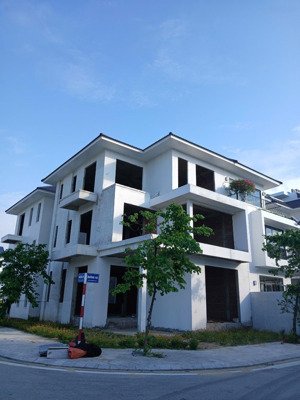 bán căn góc liền kề dt 203m2. căn góc ở phố đi bộ view công viên giá 10,5 tỷ