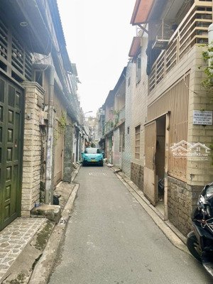 bùi thị xuân - hẻm ô tô - 2 tầng - dt: 4 x 13.5m - sổ vuông a4 - nhỉnh 4 tỷ