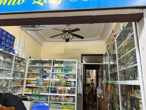 mặt phố kinh doanh - đường hai chiều - gần rạp chiếu phim quốc gia.