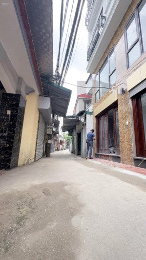 bán nhà trung kính - 65m2 - 4 tầng - 2thoáng - ô chờ thang máy - 30m ra chính phố - chỉ 15.6 tỷ