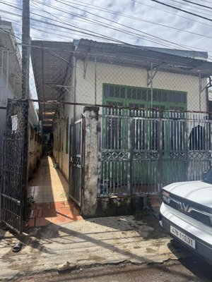 bán đất tặng dãy trọ ngay hẻm 112 y wang, ngay sau khu đại học tây nguyên, gần đường lê duẩn