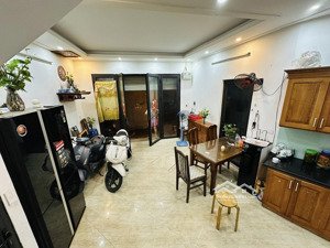 em cần bán nhà diện tích 40m2, ngõ nông rộng 35m ra mặt ngõ 8 lê quang đạo